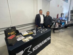 Representantes de Kennametal en su stand oficial durante el Tech Day 2025 en Chihuahua